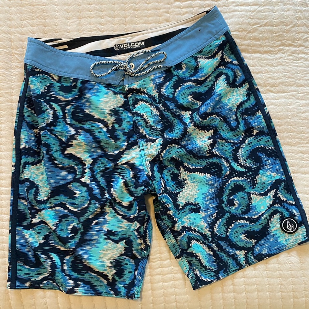 Volcom Men's Patterned Board Shorts | Size 32